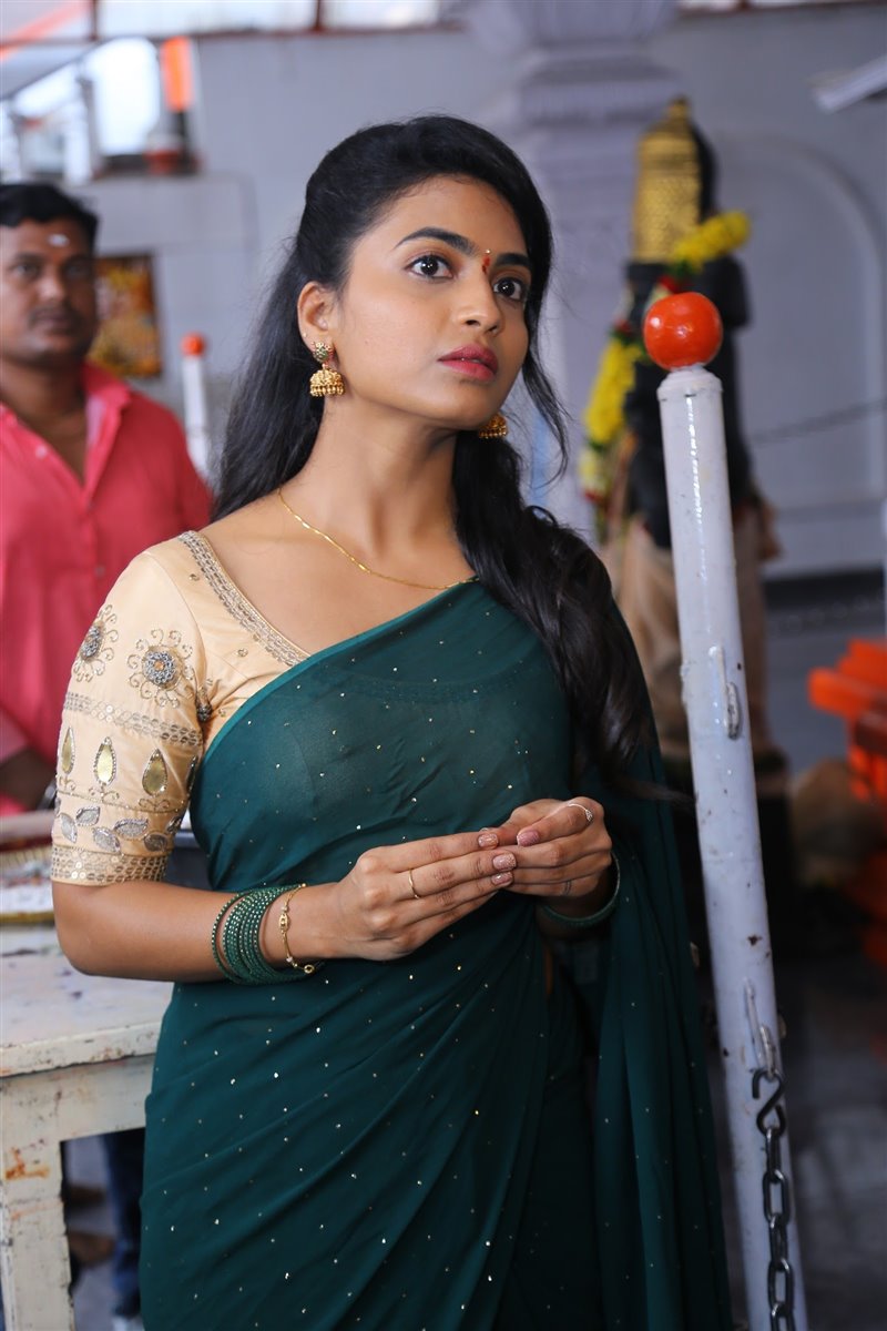 ACTRESS ALEKHYA HARIKA IN GREEN SAREE AT TELUGU MOVIE LAUNCH 14